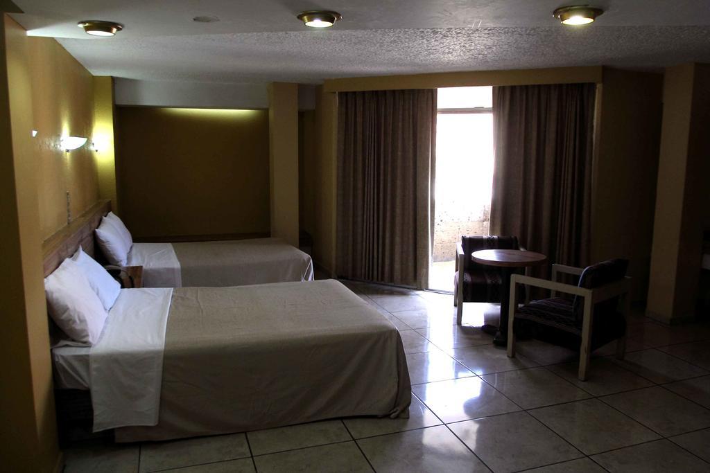 Hotel Universo Guadalajara Ruang foto